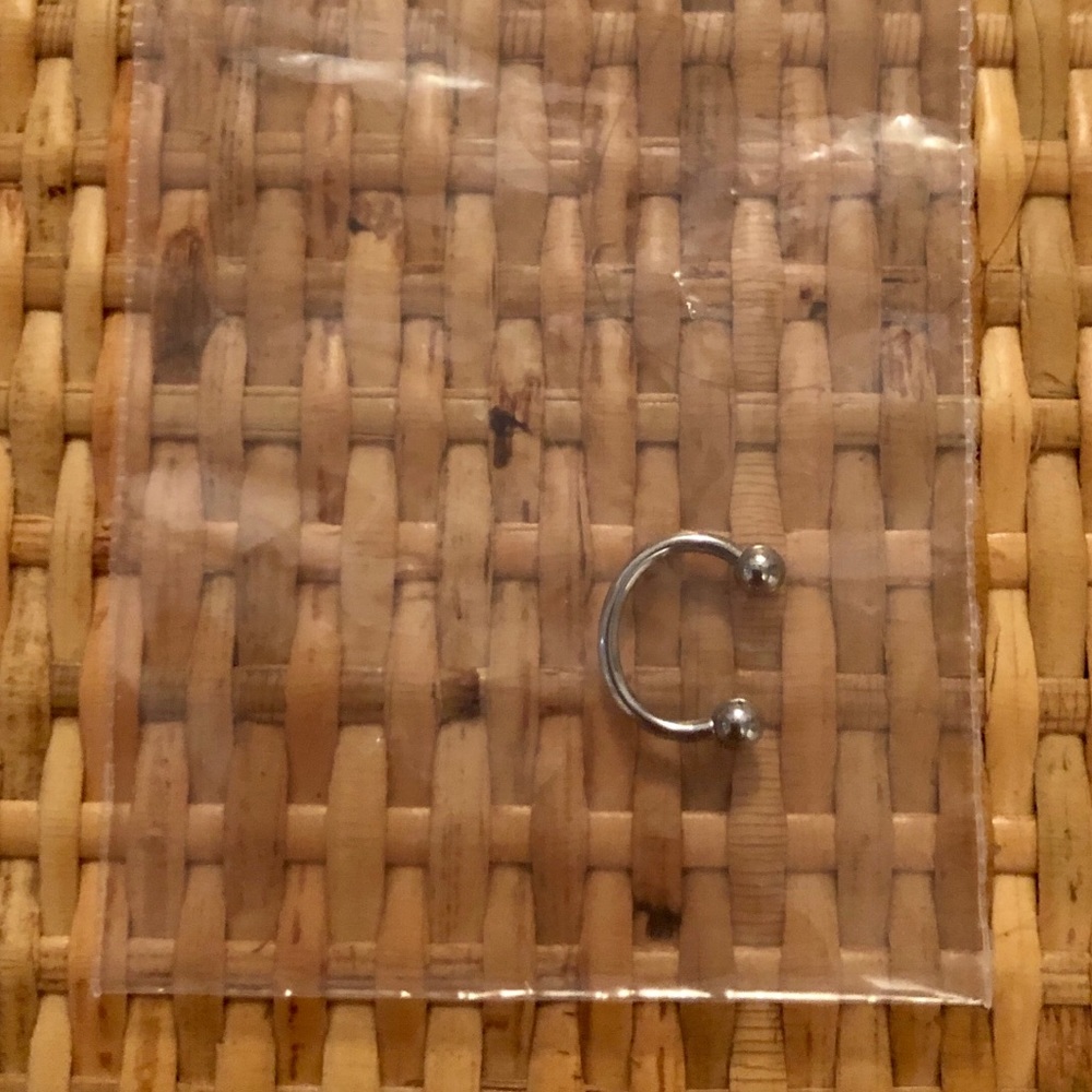 Horseshoe septum ring